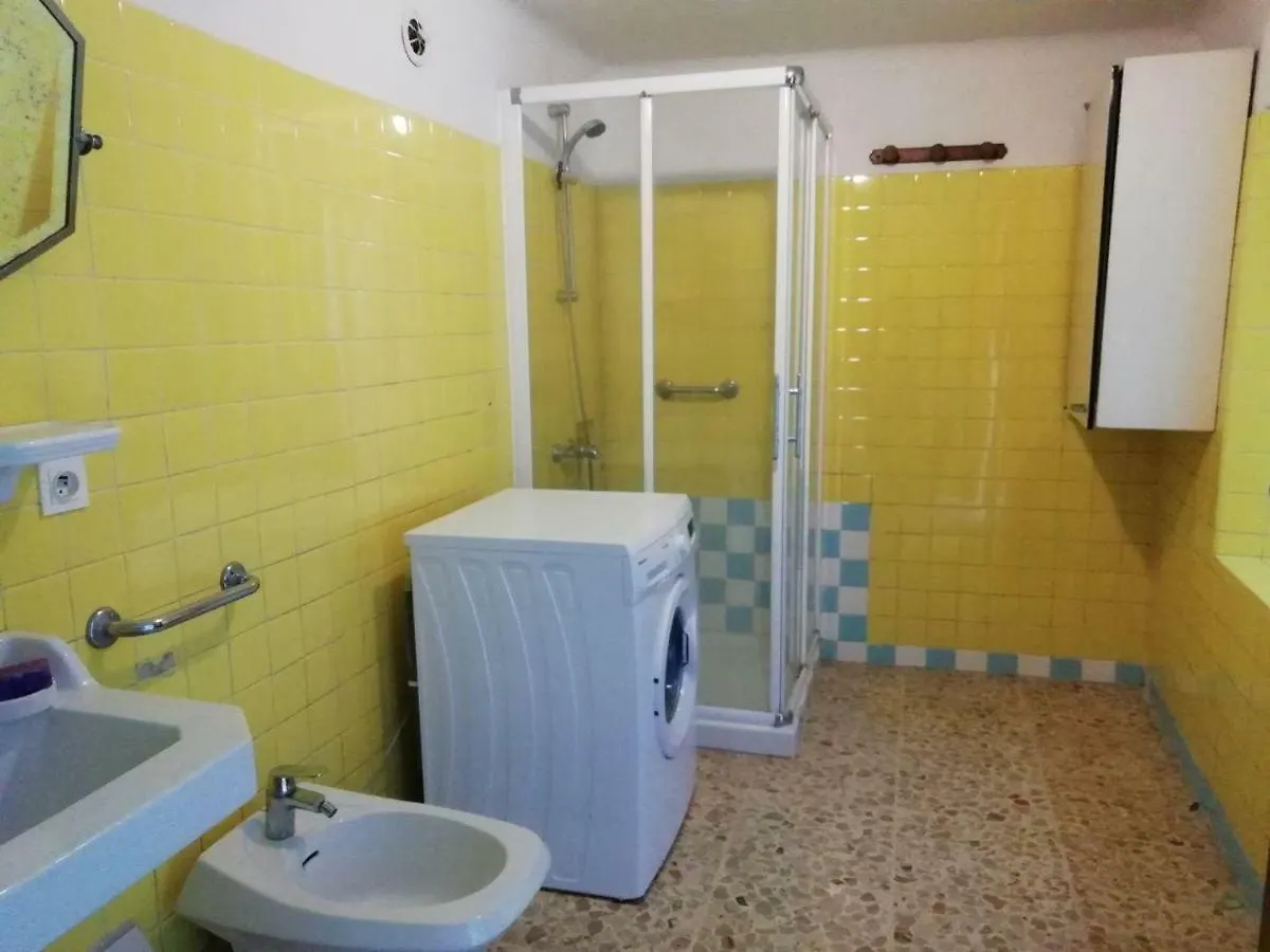 La Maison Bleue Cereste 0*,  France