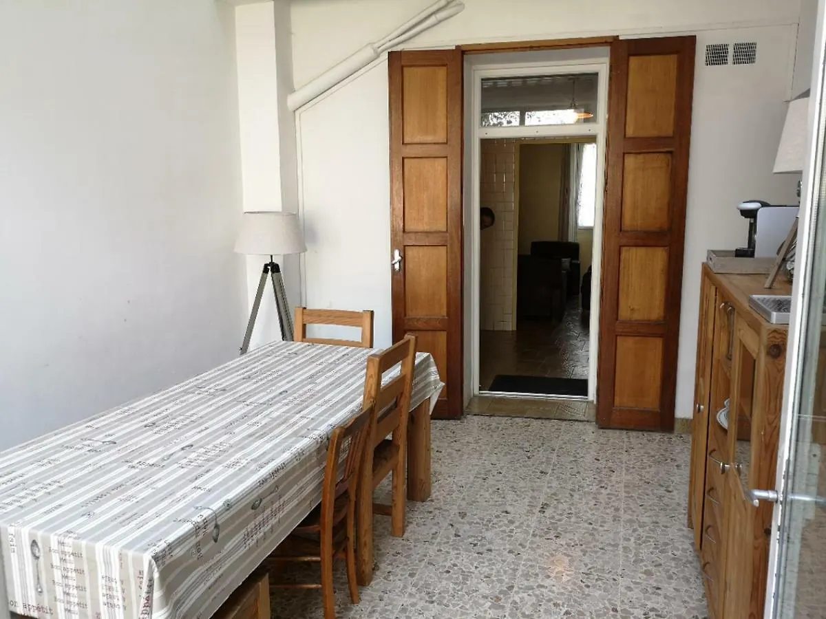 La Maison Bleue Cereste Holiday home