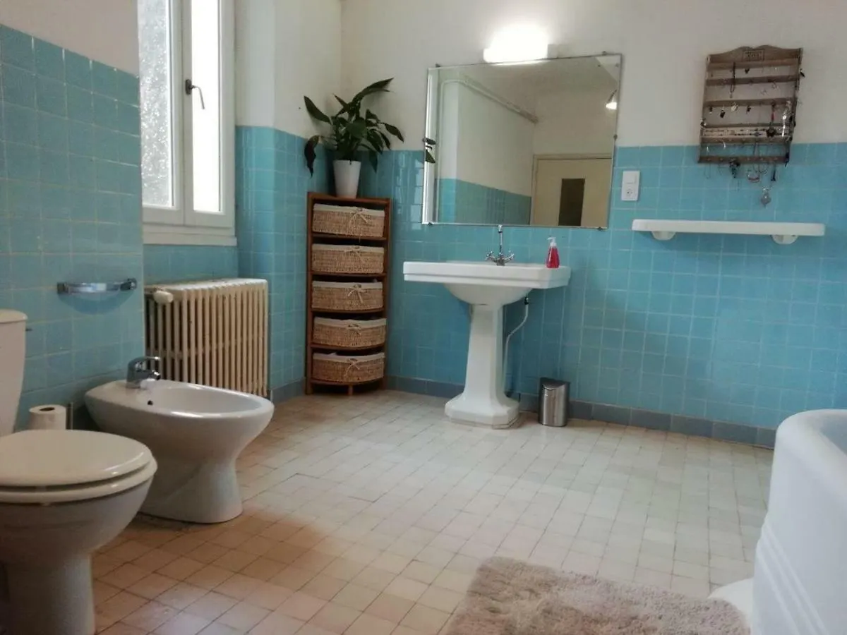La Maison Bleue Cereste Holiday home