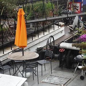 Péniche - Le Nénuphar , Paris France