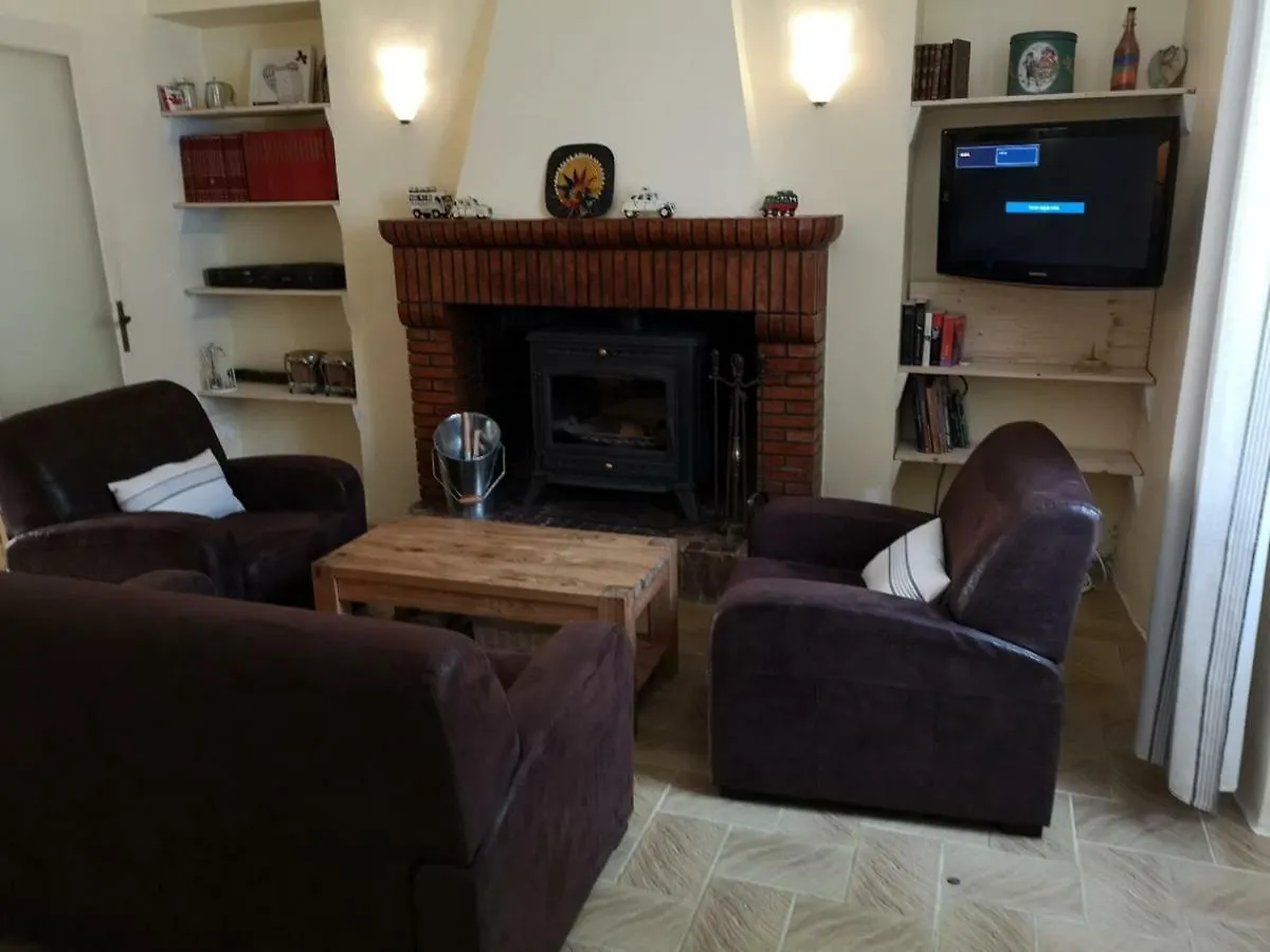 La Maison Bleue Céreste 0*,
